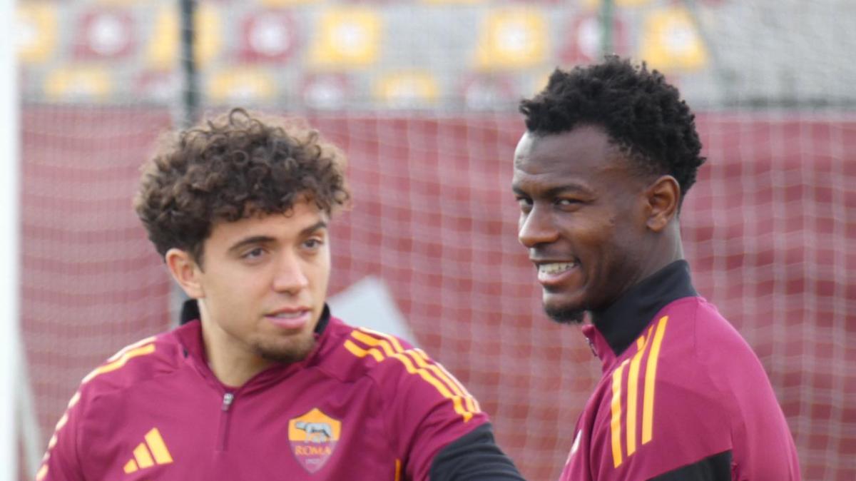 Festa in piscina per alcuni giocatori della Roma: gran gol di Ndicka in una sfida di tiri. FOTO!