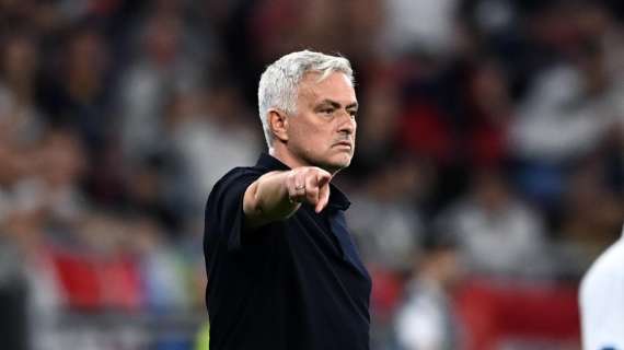 Roma-Slavia Praga, Mourinho segue il match in tribuna stampa