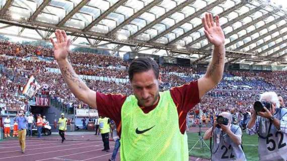Costanzo: "Totti ha rifiutato cifre astronomiche da Dubai e Giappone. Ha una dipendenza dalla Roma"
