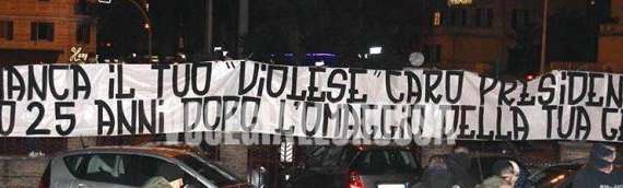 Striscione per Dino Viola: "Ci manca il tuo violese caro Presidente... ecco 25 anni dopo l'omaggio della tua gente". FOTO!