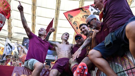 Roma-Hellas Verona - Striscioni per i tifosi arrestati a Nizza: "Il nostro credo vi tempri i cuori, che il tempo scorra veloce e il vento vi porti i nostri cori"