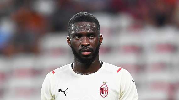 Milan, Tomori accoglie Abraham: "Adesso siamo rivali, ci vediamo presto"