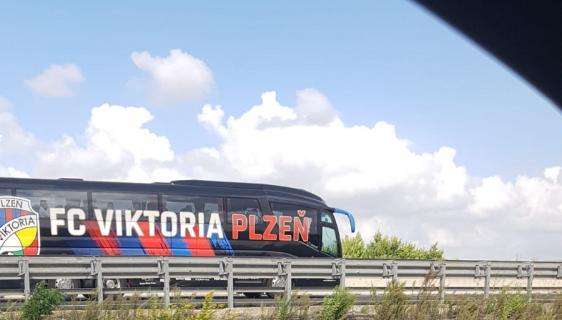 Il Viktoria Plzen è atterrato a Roma. FOTO!