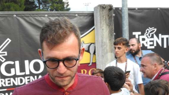 PINZOLO - I portieri Lobont, Greco e Romagnoli firmano autografi