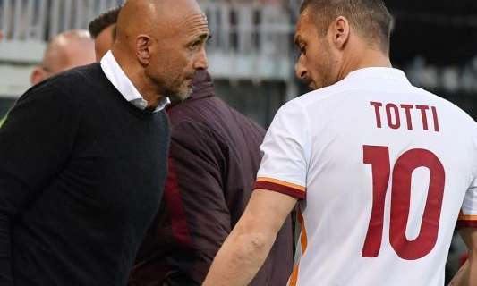 Totti dona la sua maglia firmata alla Cantera del Genoa