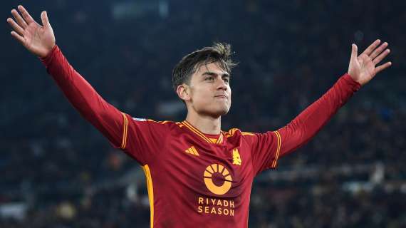 Dybala premiato da Tiago Pinto prima di Roma-Fiorentina come miglior giocatore del mese di novembre della Serie A