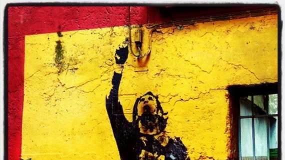 Imbrattato il murales di Totti a Rione Monti con scritte anitisemite. FOTO!