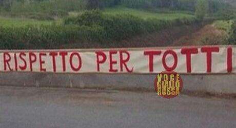 Striscione a Trigoria: "Rispetto per Totti". FOTO!