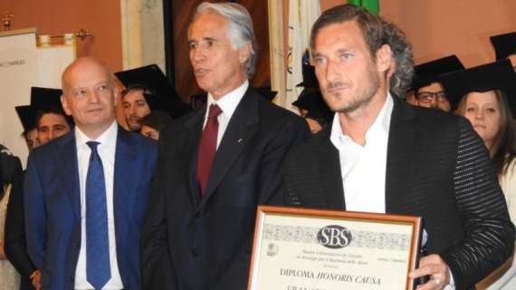 LA VOCE DELLA SERA - Diploma Honoris Causa per Totti: "Da lunedì vado a pesca". Martedì l'incontro con Pallotta. Manolas: "Devo parlare con la società"