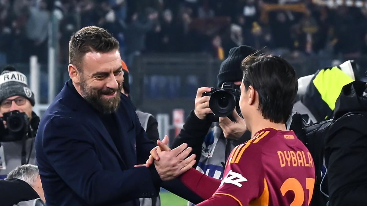 Il saluto a De Rossi dei giocatori della Roma. FOTO!