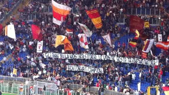 La Curva Sud celebra lo scudetto dell'83 con uno striscione. FOTO!