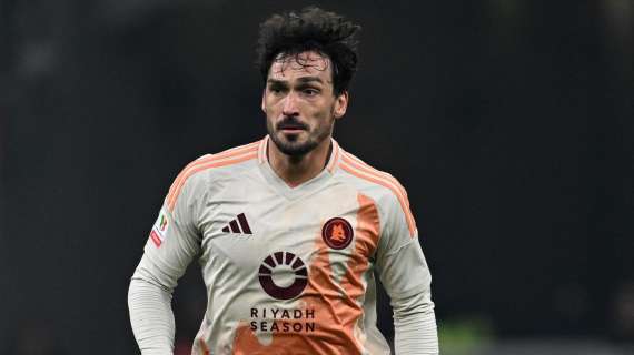 Hummels, selfie e scuse coi tifosi ad attendere la squadra nella notte 