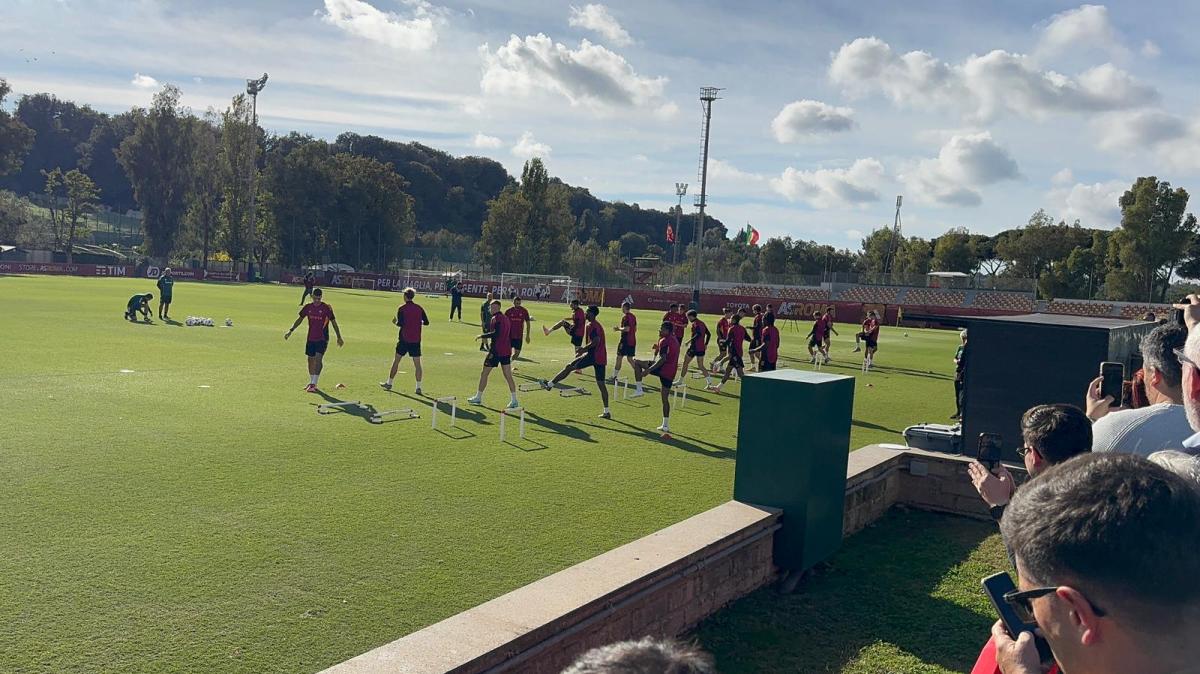 La rifinitura dei giallorossi in vista di Roma-Viktoria Plzen. Presenti anche Massara e Ranieri. VIDEO!