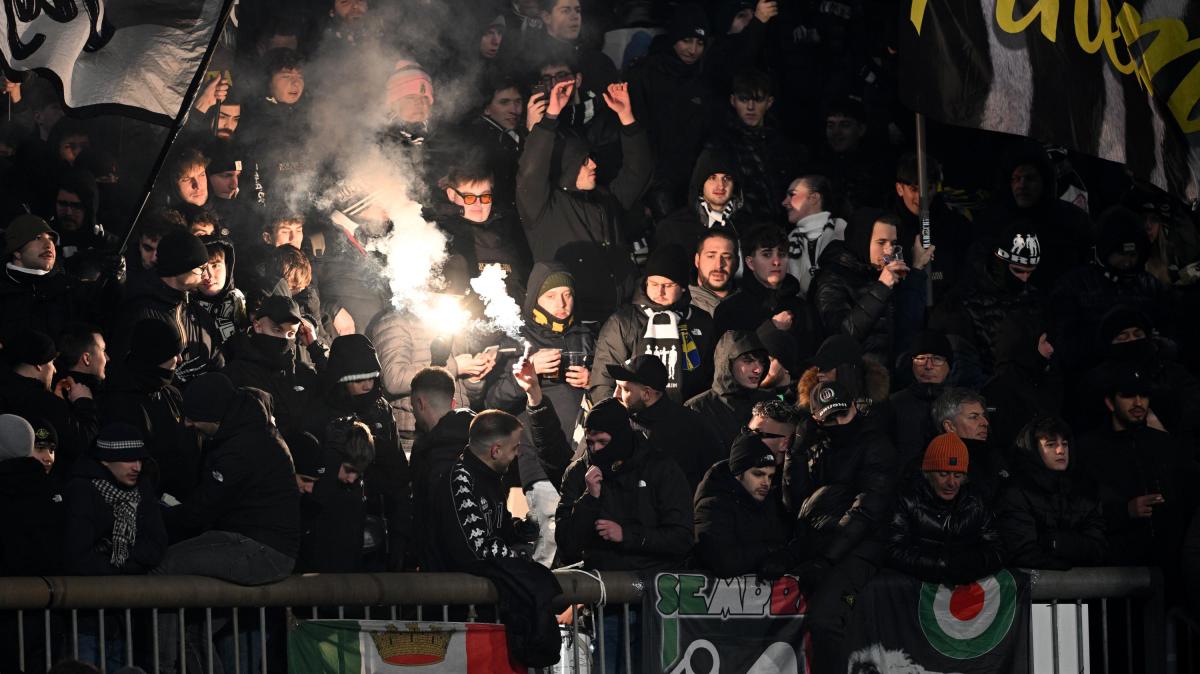 Torino-Juventus - Ricoverato un tifoso bianconero, i tifosi chiedono di non giocare, fischio di inizio rinviato
