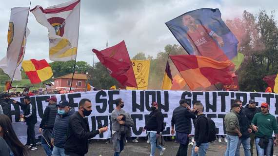 Accadde oggi - I tifosi a Trigoria incitano la squadra. La Roma travolge il Chievo. Dzeko: "Avrei voluto giocare con Totti 5-6 anni fa"