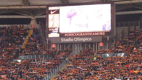 Twitter AS Roma, il saluto della Curva Sud a Lando Fiorini prima del calcio di inizio contro il Cagliari. VIDEO!