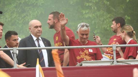 Mourinho: "La festa per la Conference League è indimenticabile. La gente ti dà la dimensione di ciò che hai fatto"