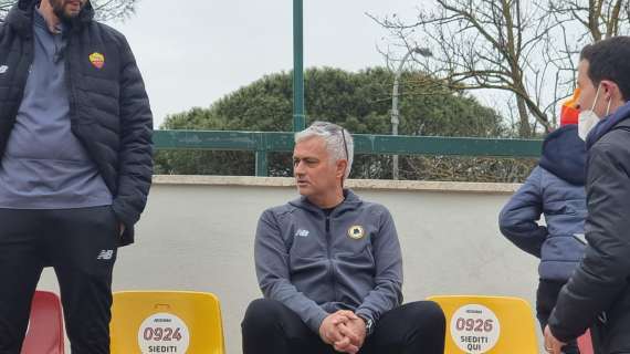 VG - Mourinho, Bove e Zalewski seguono dagli spalti Roma Primavera-Inter