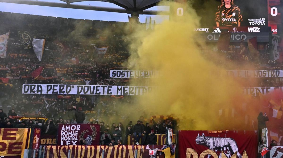 Roma-Lecce, fischi dei tifosi ai calciatori dopo il primo tempo 