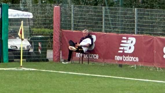 VG - Mourinho assiste a bordo campo alla partita dell'Under 14. FOTO!