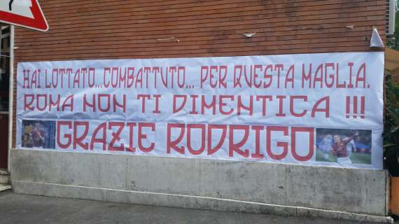 Striscione per Taddei a Via Vetulonia: "Roma non ti dimentica". FOTO!
