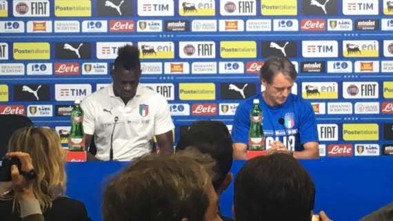 Balotelli scherza sul suo futuro: "Poche offerte dall'Italia? Raiola chiede troppi soldi..."