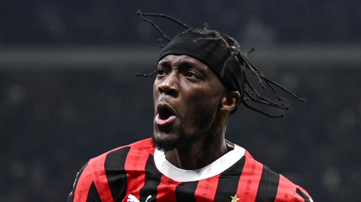 Aston Villa, Emery accoglie Abraham: "Partito Malen era uno dei profili che avevamo puntato"