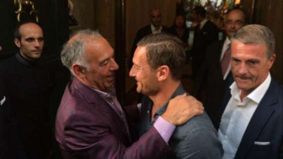 Finito l'incontro fra Totti e Pallotta con una stretta di mano. L'ex capitano: "Se ho firmato? Non ancora ma lo farò presto"