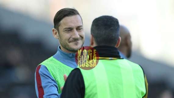 Francesco Totti e Antonio Di Natale a bordocampo. FOTO!