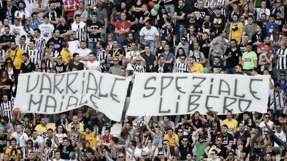 Juventus-Cagliari, striscione "Speziale libero" in curva: lo Stadium fischia