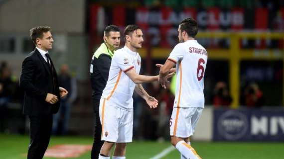 Standing ovation per Totti dal pubblico del Meazza